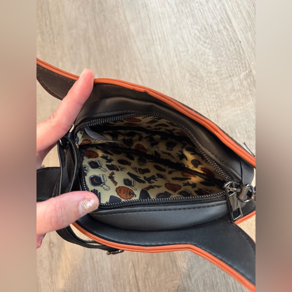 Spirit Halloween Winking Cat Purse - Picture 2 of 4
